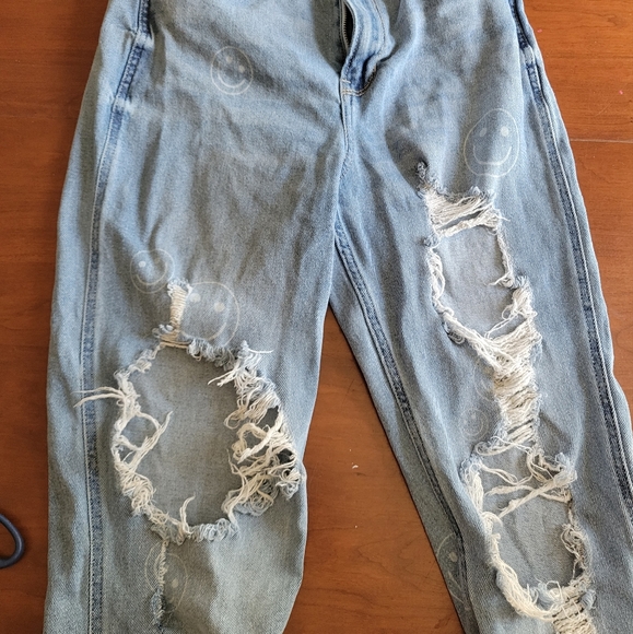 Hollister size 3 Regular smile face jeans - Picture 5 of 5